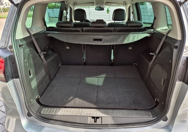 Opel Zafira cena 35500 przebieg: 166000, rok produkcji 2015 z Głogów małe 352